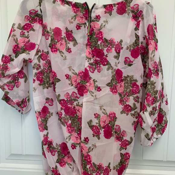 Frilly flowery top - Picture 3 of 4